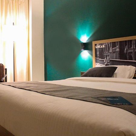 Lokal Rooms X Gulberg ラホール エクステリア 写真