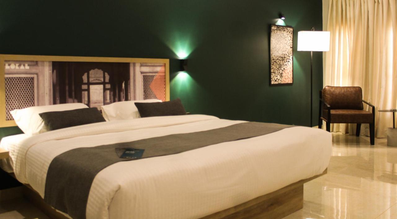 Lokal Rooms X Gulberg ラホール エクステリア 写真