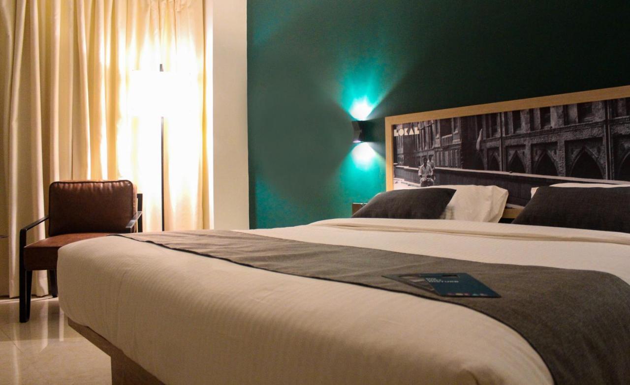 Lokal Rooms X Gulberg ラホール エクステリア 写真