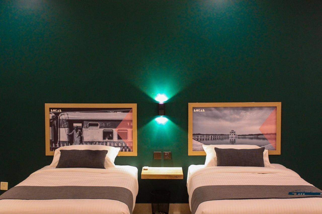 Lokal Rooms X Gulberg ラホール エクステリア 写真