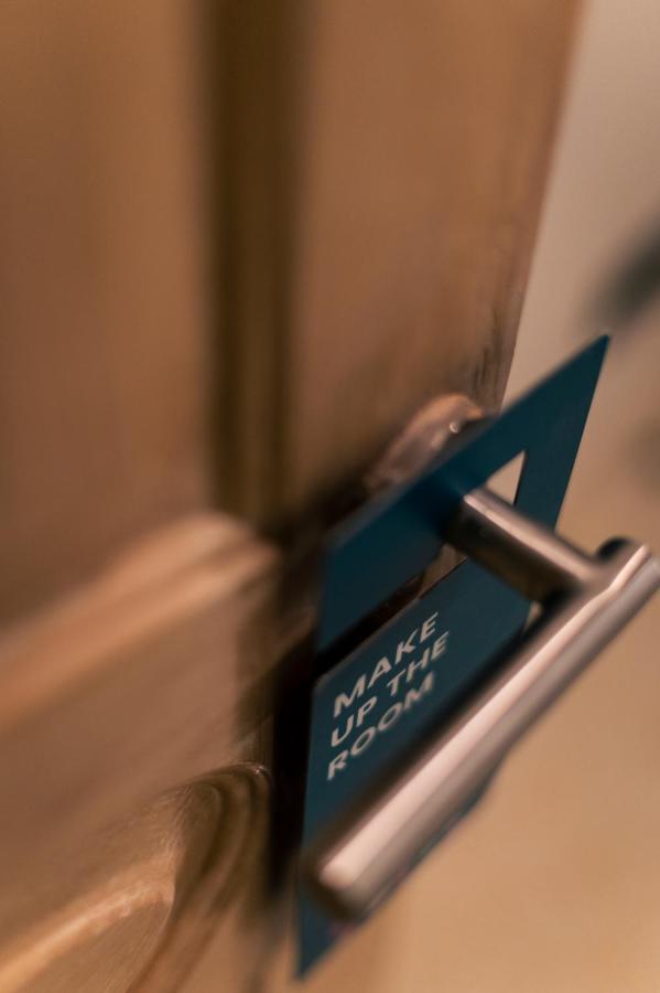Lokal Rooms X Gulberg ラホール エクステリア 写真