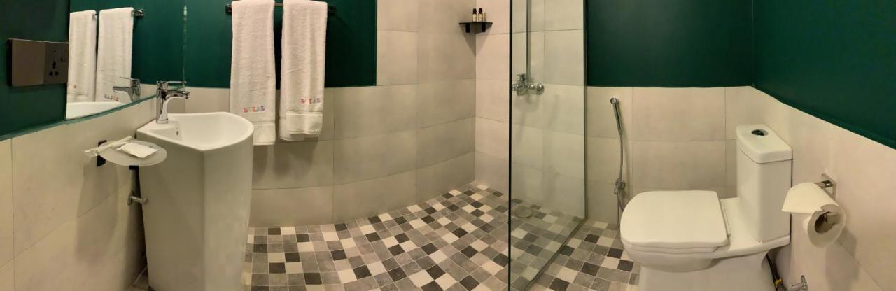 Lokal Rooms X Gulberg ラホール エクステリア 写真