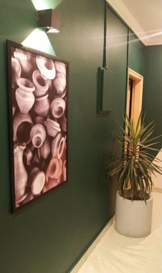 Lokal Rooms X Gulberg ラホール エクステリア 写真